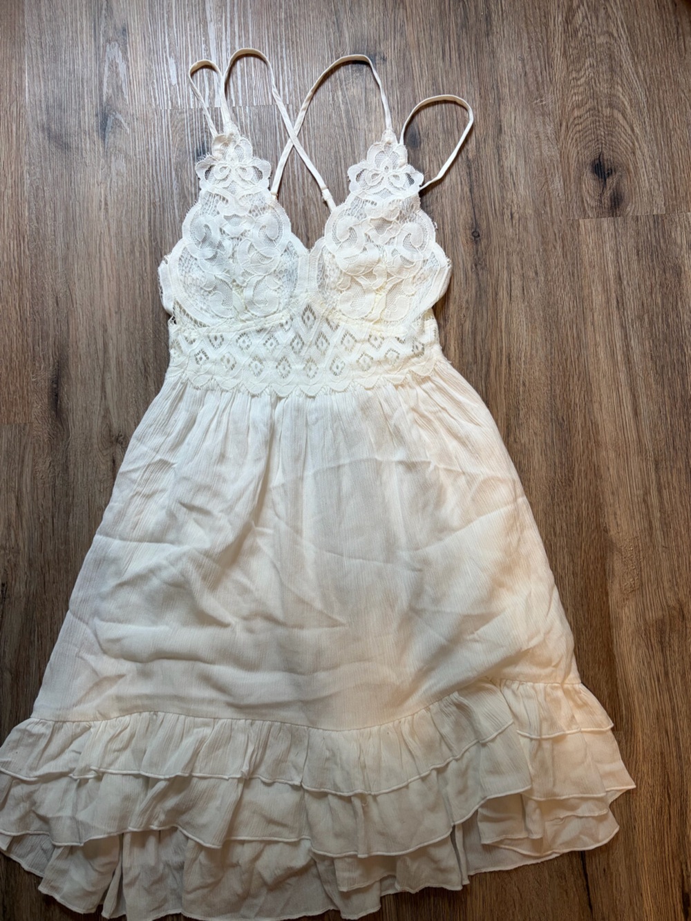 Forever 21 Women’s White Lace Dress w/ Ruffle layering and strappy back. NWOT